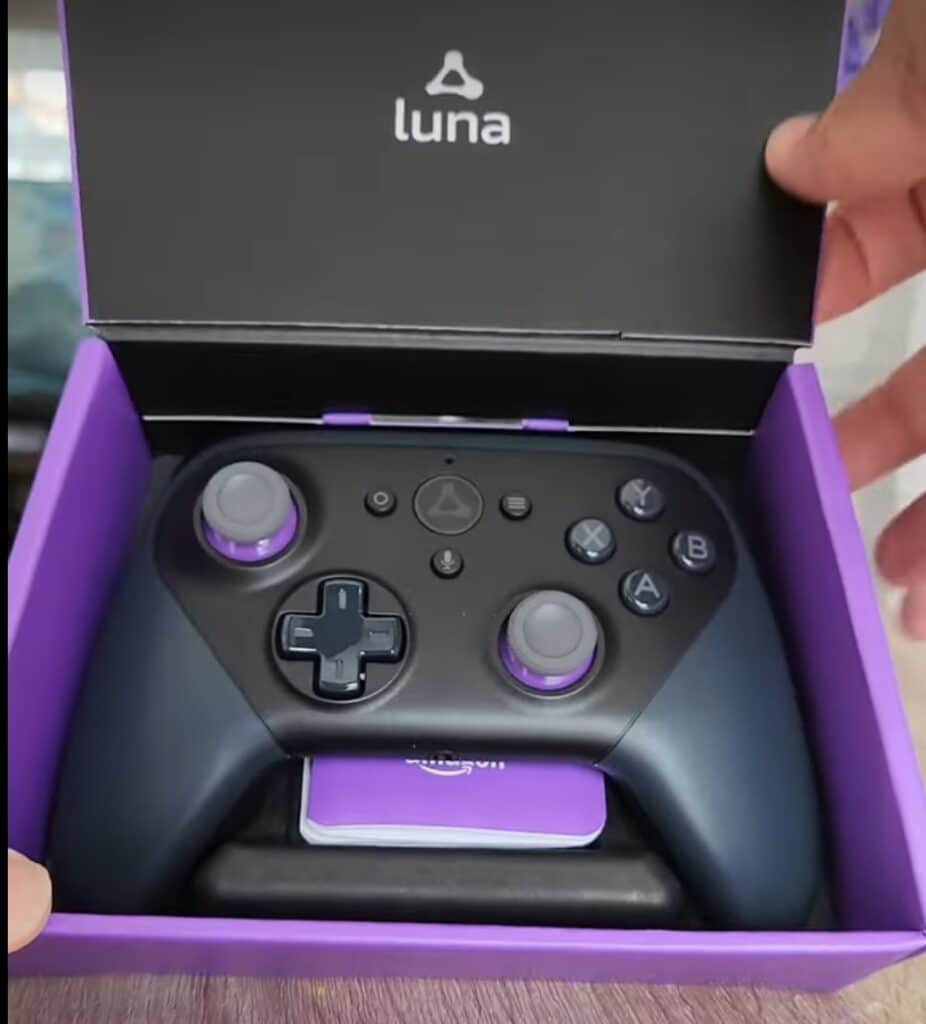 Amazon Luna controller unboxing