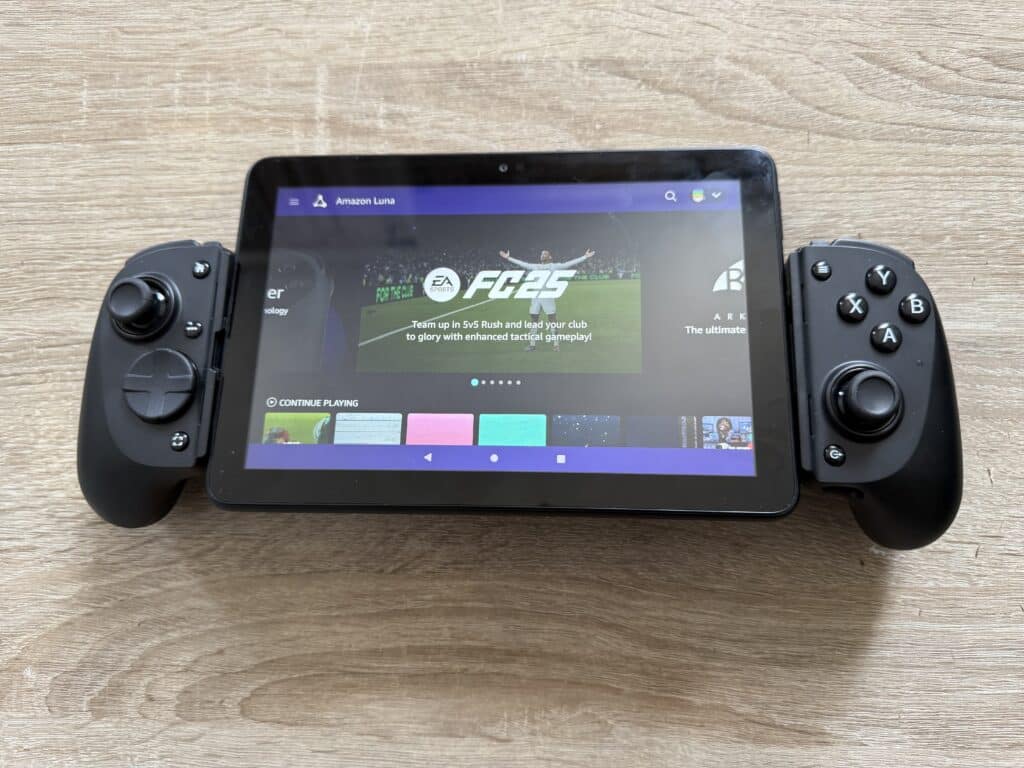 Razer Kishi V3 Pro holding a tablet