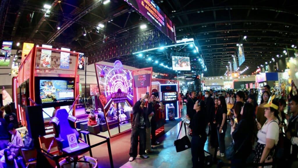 At Gamescom Asia x Thailand Game Show 2025, a crowded gaming convention hall buzzes with excitement as attendees explore booths, gaming setups, and snap photos—highlighted by the Blacknut Thailand cloud gaming launch and innovative exhibits.