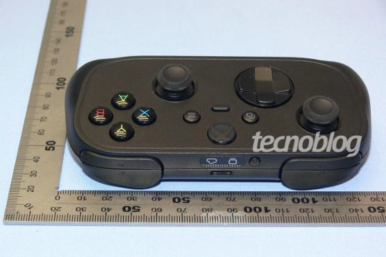 Leaked images reveal a compact Xbox controller suited for Xbox Cloud Gaming featuring Wi-Fi 6 to reduce latency and a rechargeable battery.