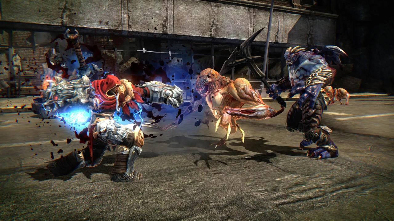 War fights enemies in a ruined city in Darksiders Warmastered Edition.
