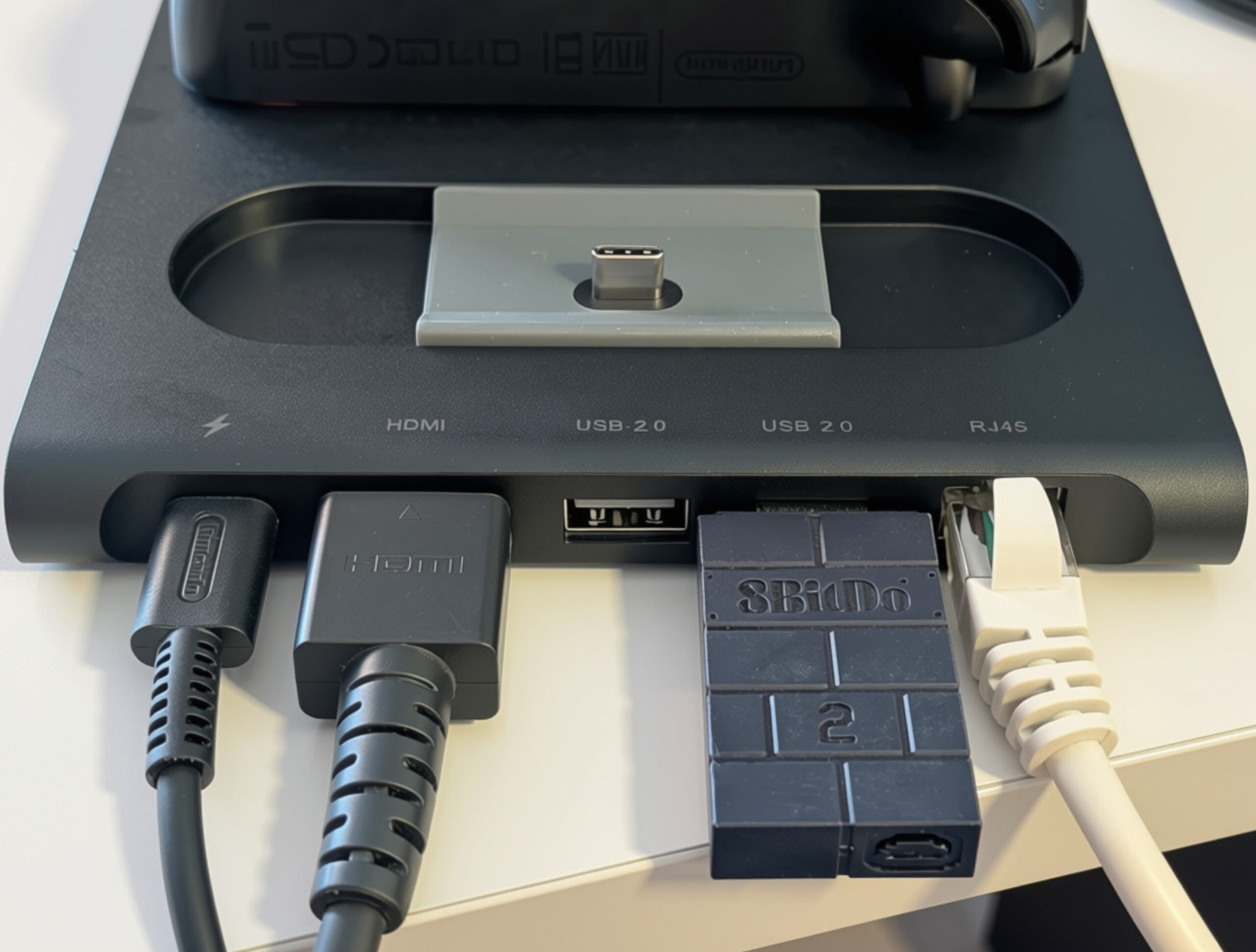 Disseny sense títol - 1 Nintendo Switch dock with HDMI, USB 2.0 ports, RJ45 ethernet, and connected cables