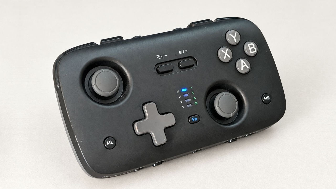 JSAUX VOIDJOY Skylark S1 Pro portable controller, front view on a white surface